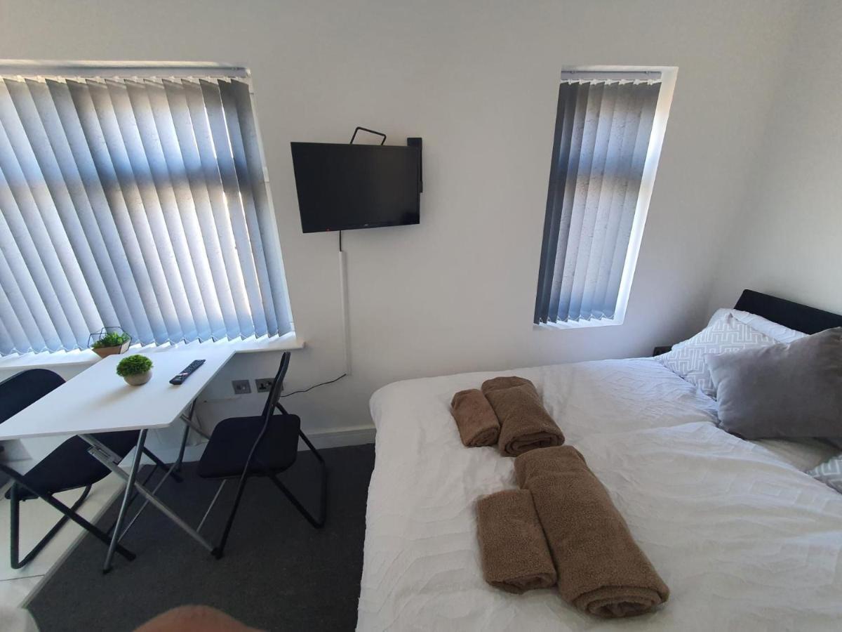 New Self Contained Flat,In Hayes, Free Parking Hotel Northolt  Exterior photo