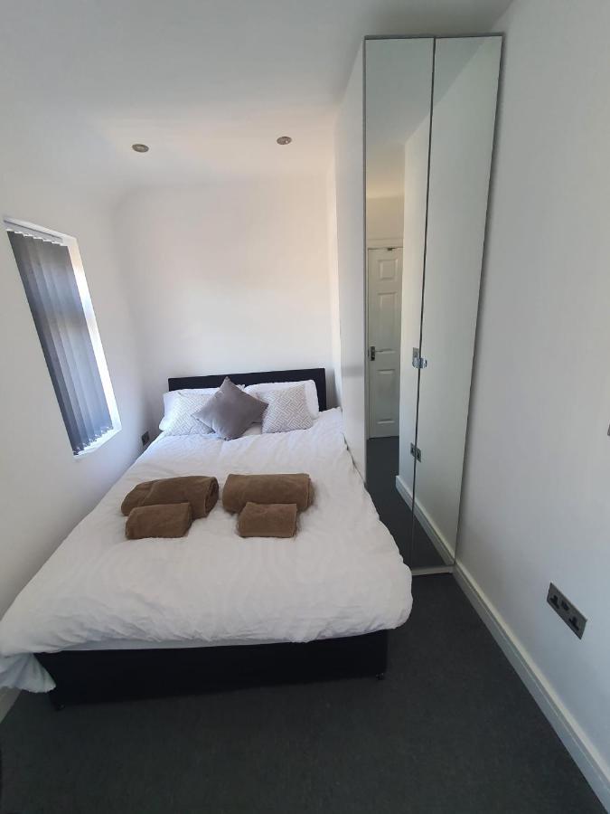 New Self Contained Flat,In Hayes, Free Parking Hotel Northolt  Exterior photo
