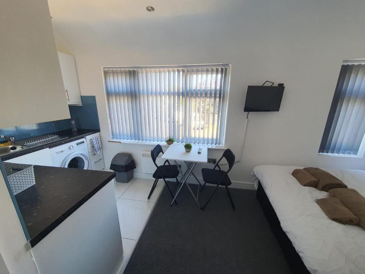New Self Contained Flat,In Hayes, Free Parking Hotel Northolt  Exterior photo